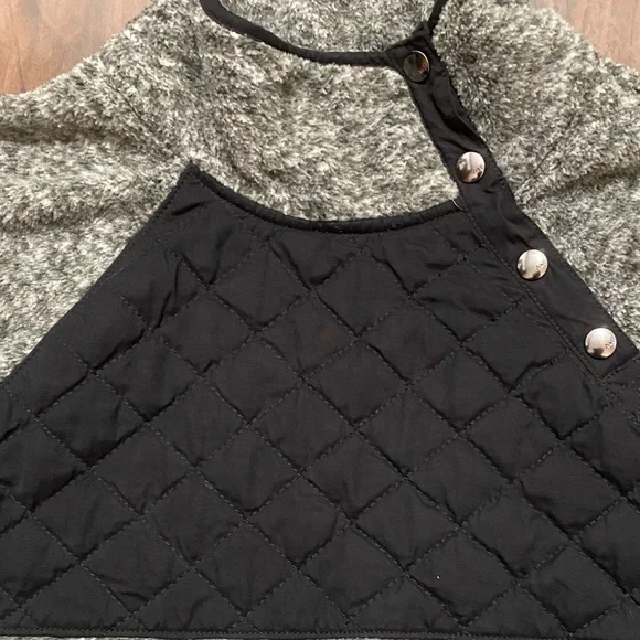 Abercrombie & Fitch Gray Fleece Black Quilted Pullover Sweater - Picture 3 of 8